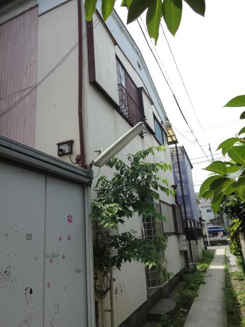 Local photos, including front road. Local (11 May 2013) Shooting