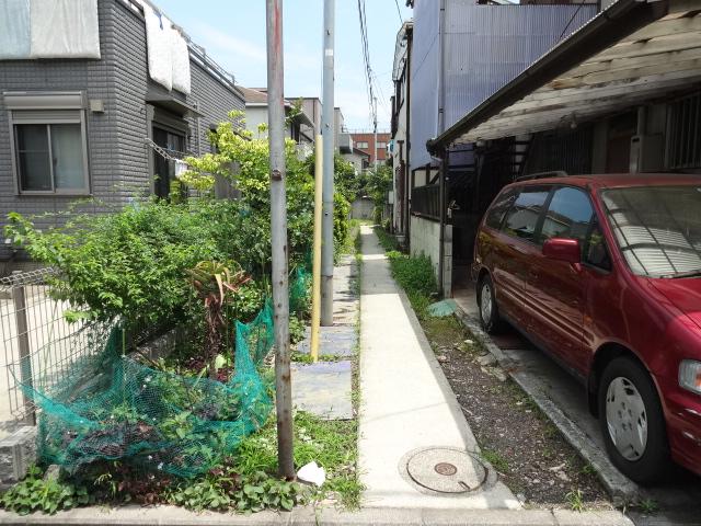 Local photos, including front road. Local (11 May 2013) Shooting