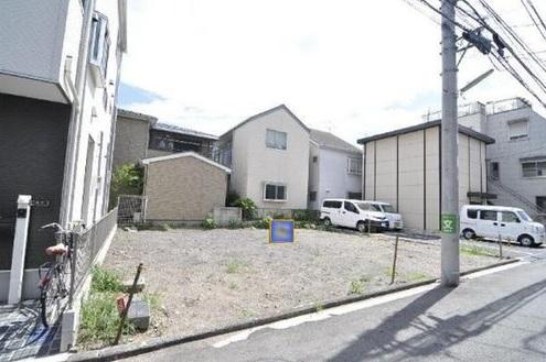 Local photos, including front road. Local (11 May 2013) Shooting