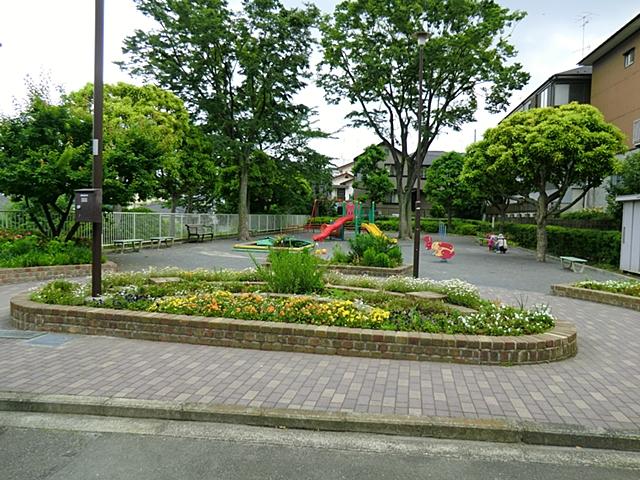 park. 100m until Shishigaya park