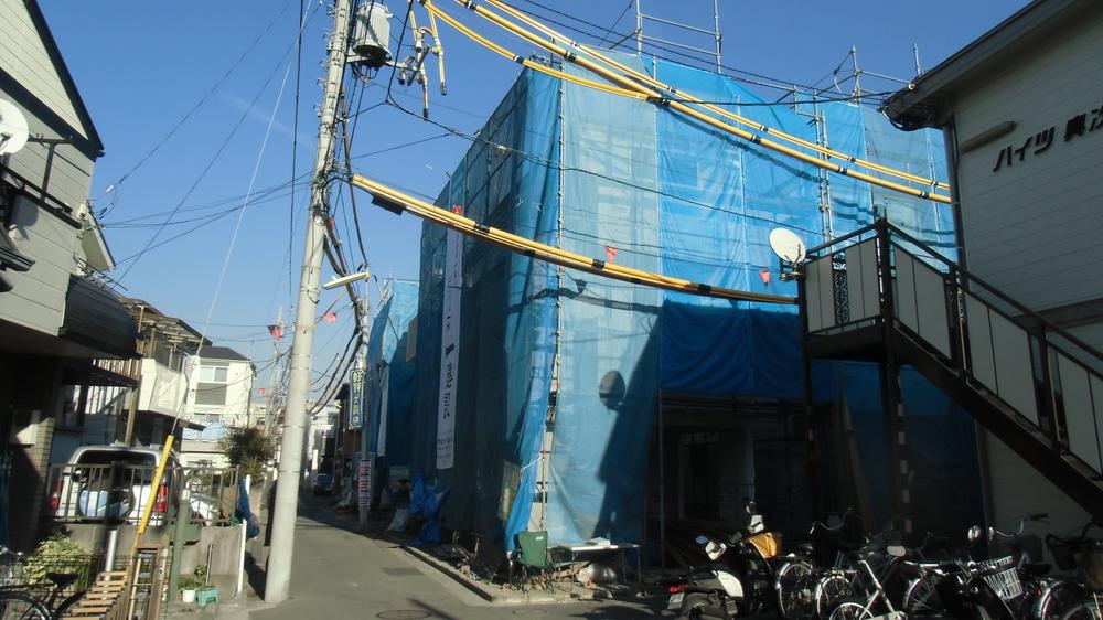 Local photos, including front road. Local (10 May 2013) Shooting