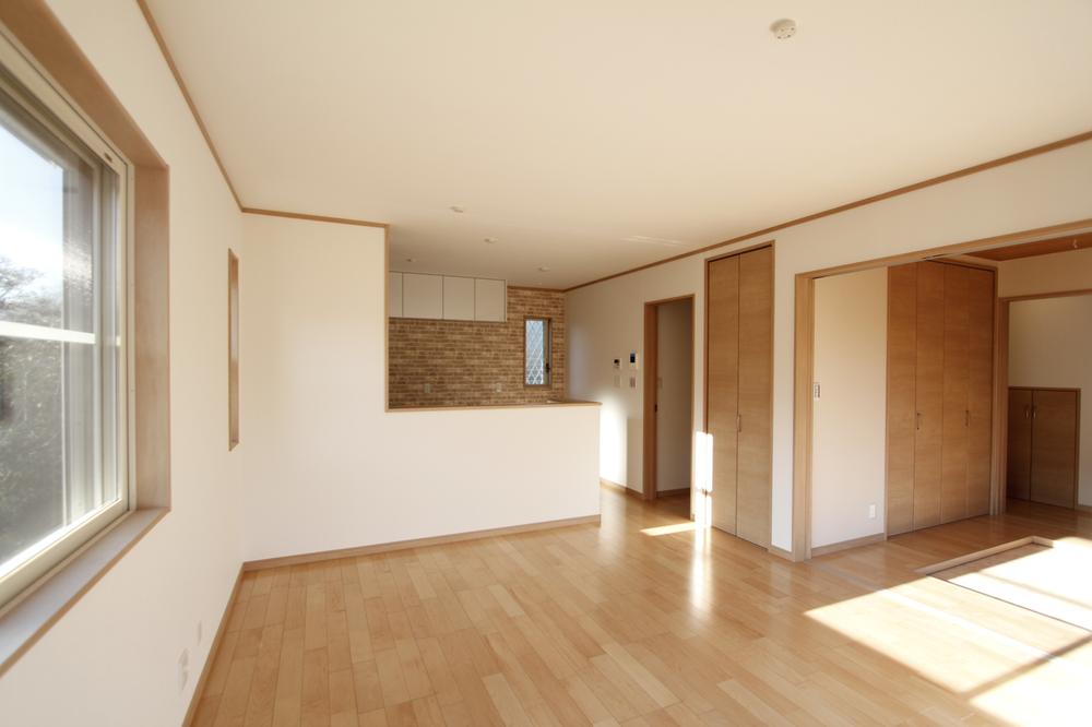 Same specifications photos (living). Construction cases living