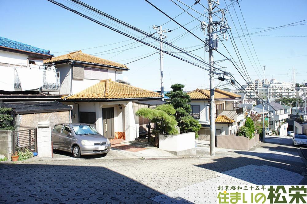 Local land photo. Since the south side of the road is wide and good per sun even in winter