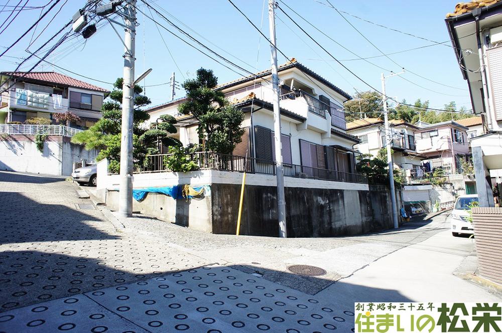 Local land photo. Since the east side road is low, It contains the Asahi