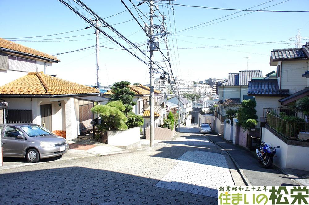 Streets around. Construction has been so developed areas of the Showa wide road, Also it has been developed sidewalk