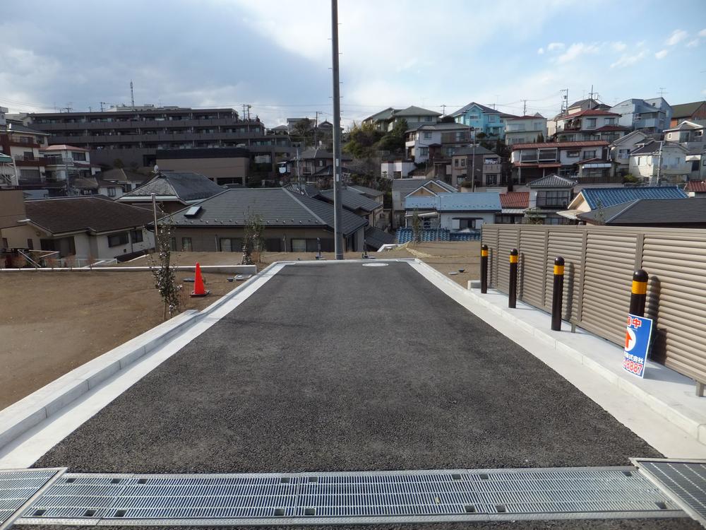 Local photos, including front road. Local (March 2012) shooting