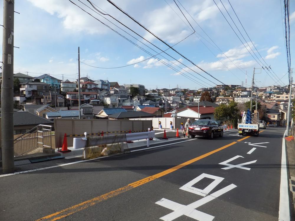 Local photos, including front road. Local (March 2012) shooting