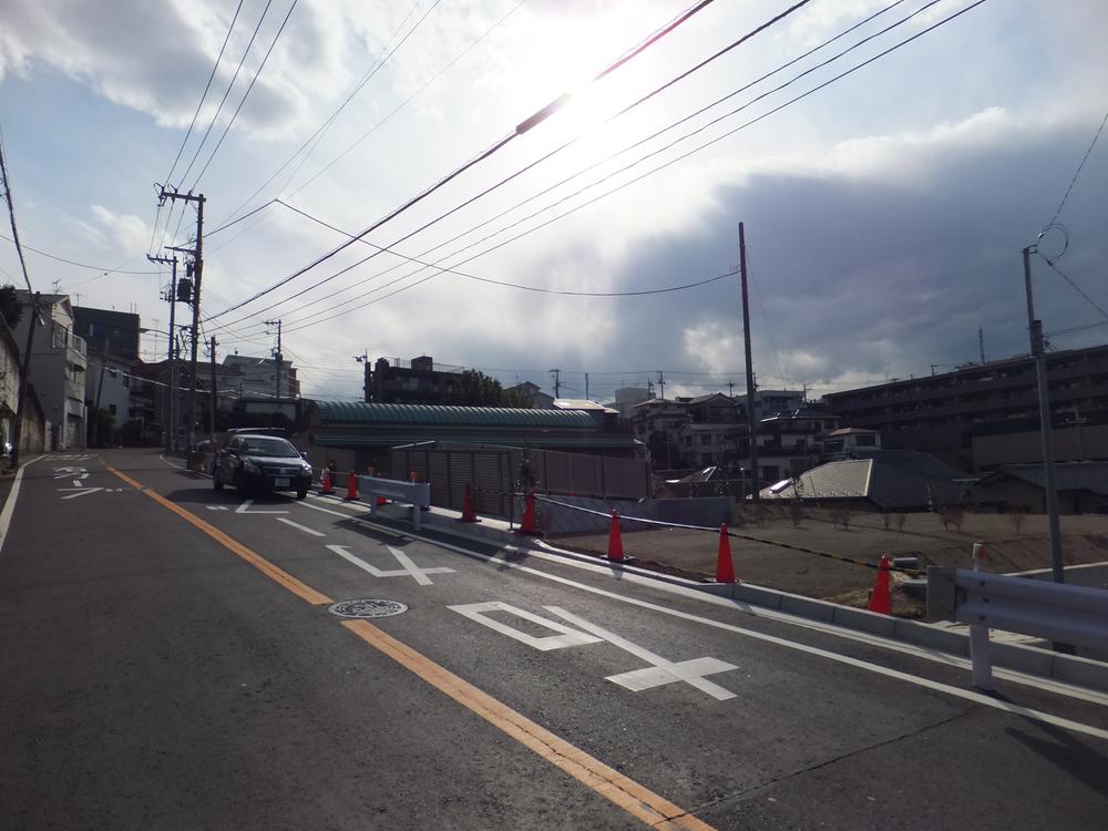 Local photos, including front road. Local (March 2012) shooting