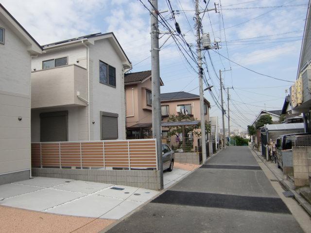 Local photos, including front road. Local (11 May 2013) Shooting