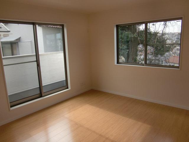 Non-living room. Indoor (11 May 2013) Shooting