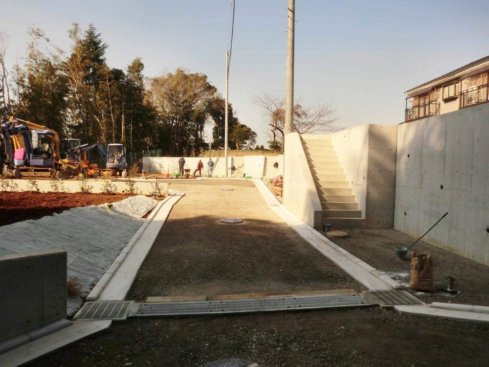 Local photos, including front road. Local (12 May 2013) Shooting