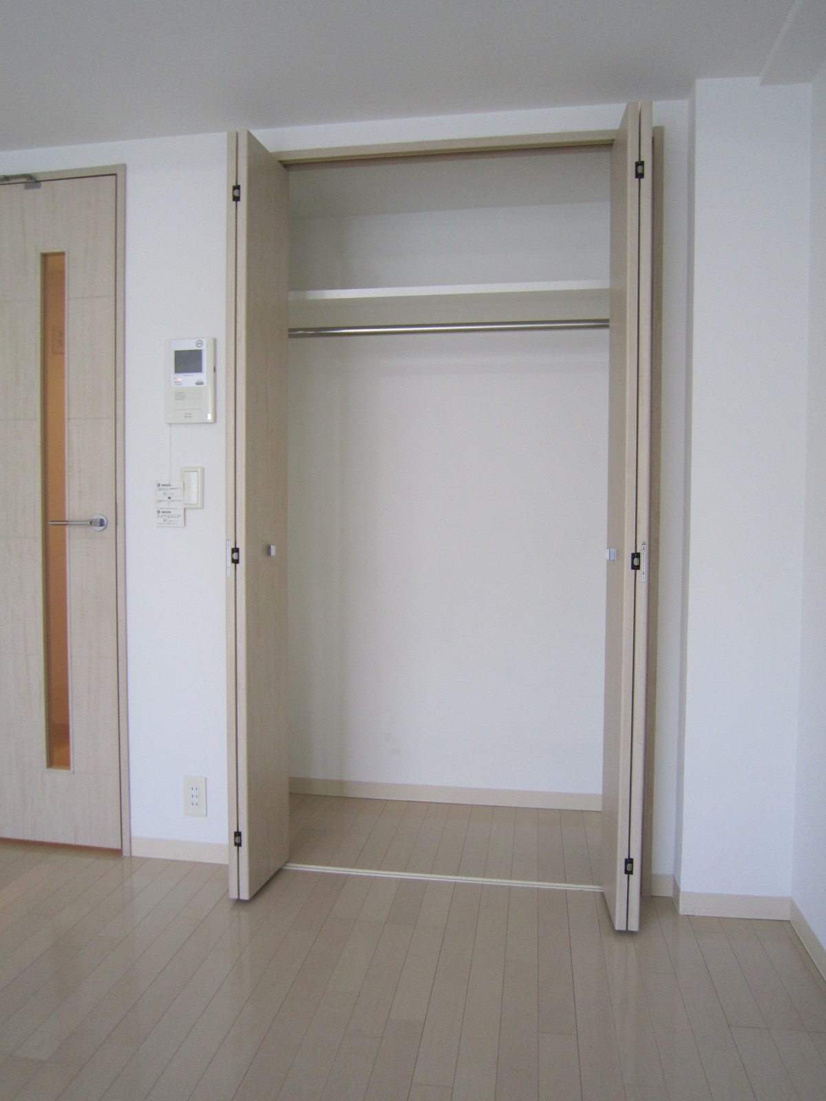 Receipt. Western-style closet