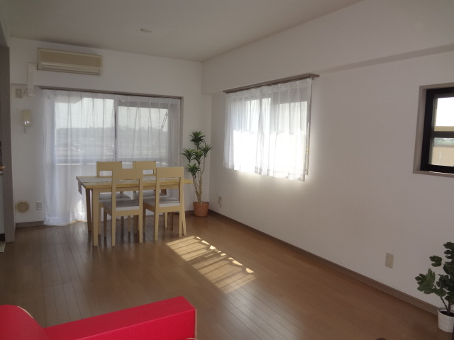 Living and room. Put the furniture image (No. 403 room).