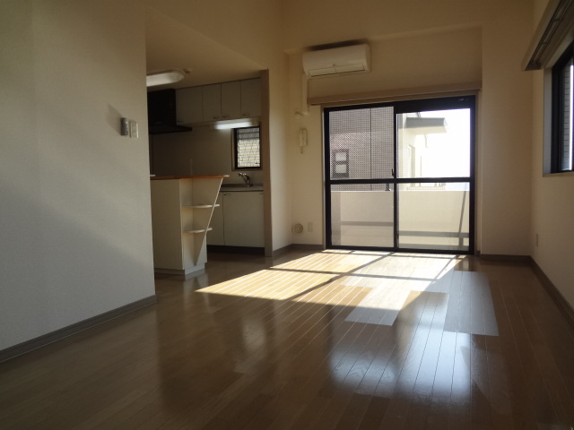 Living and room. Place the furniture easy dining.