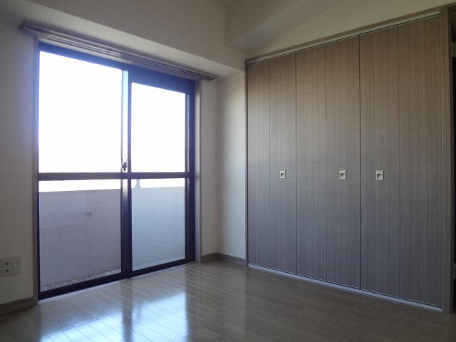 Living and room. Western-style 5.8 Pledge. A balcony.