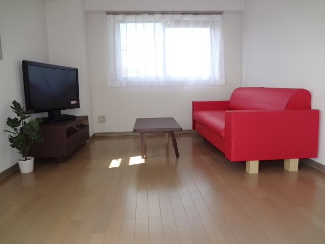 Living and room. 403, Room, Model room implementation is being. By all means please see.