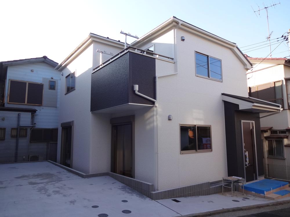 Local appearance photo. Local (12 May 2013) Shooting