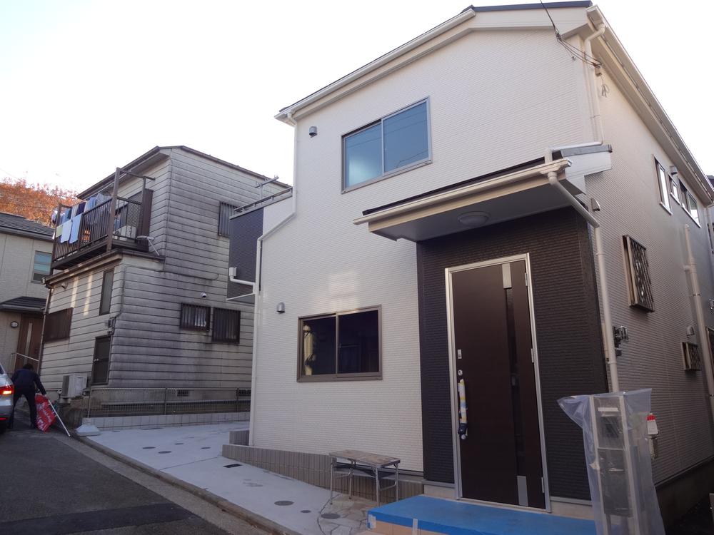 Local appearance photo. Local (12 May 2013) Shooting