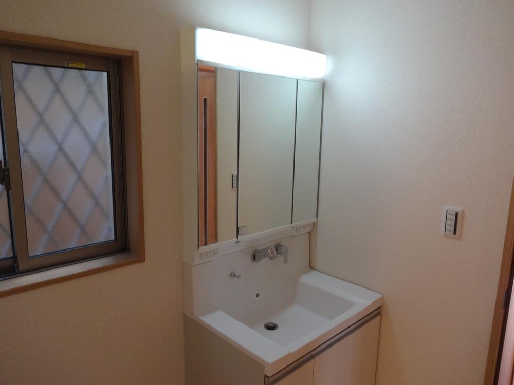 Wash basin, toilet. Indoor (12 May 2013) Shooting