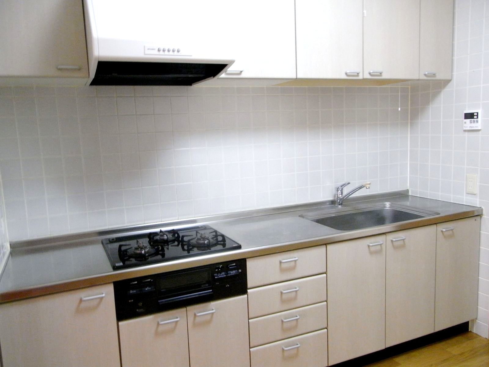 Kitchen. Kitchen 3.9 tatami 3-neck gas stove ・ grill