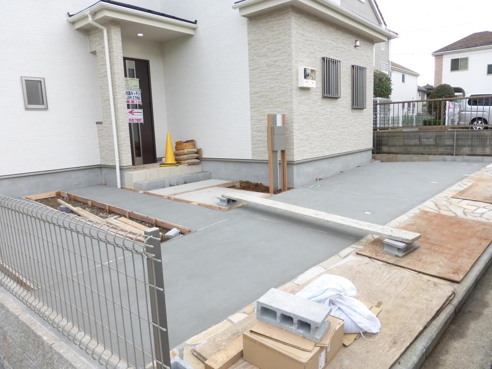 Parking lot. 1 Building Local (October 22, 2013) Shooting