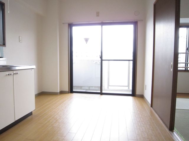 Living and room. Dining 6 Pledge