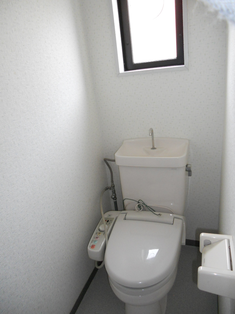 Toilet. There are window. 
