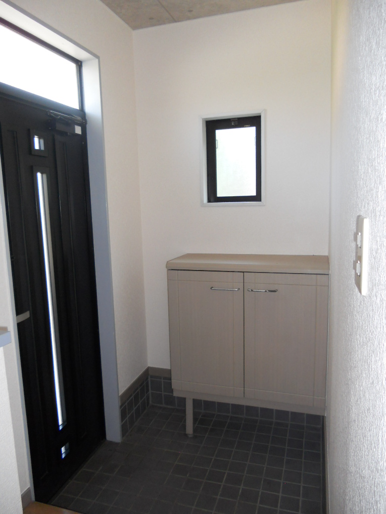 Entrance. It is comfortably spacious entrance. 