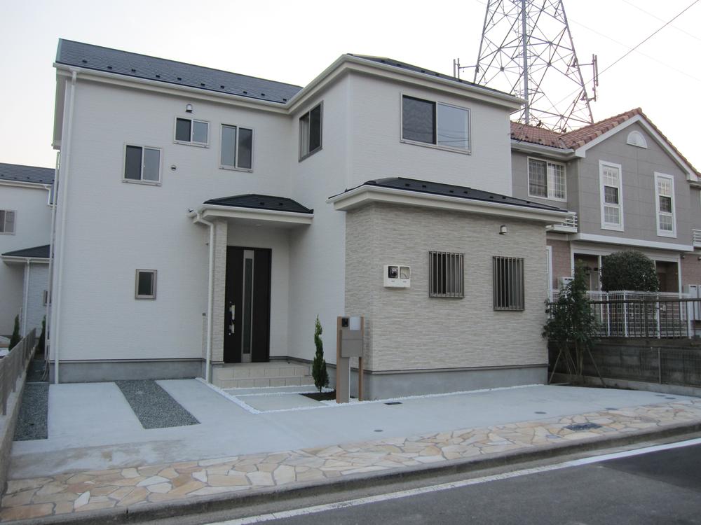 Local appearance photo. Local (12 May 2013) Shooting