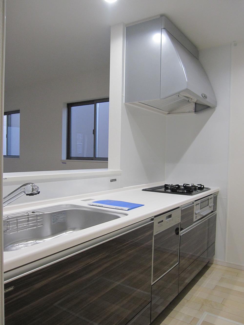 Kitchen. Indoor (12 May 2013) Shooting