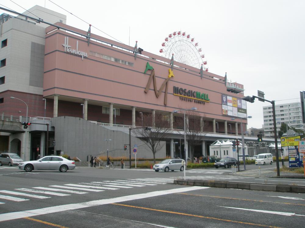 Shopping centre. 550m until the mosaic Mall
