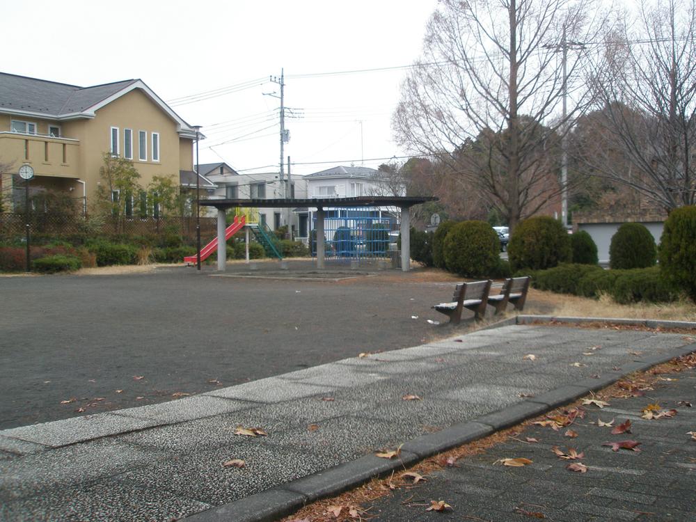 park. 100m until the lily of the valley park