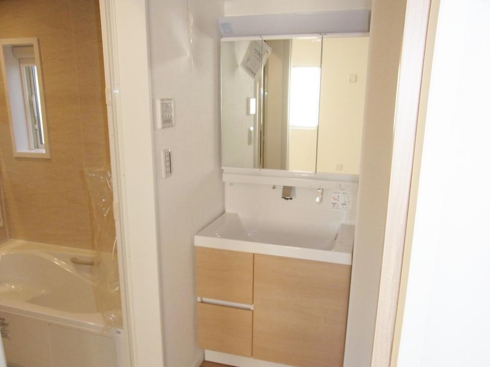 Wash basin, toilet. A Building washbasin