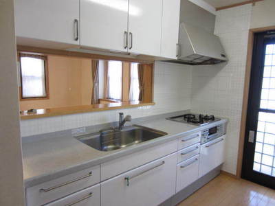 Kitchen. System Kitchen (3 burners gas stove)