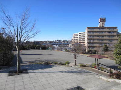 park. Ayumigaoka to the park (park) 230m