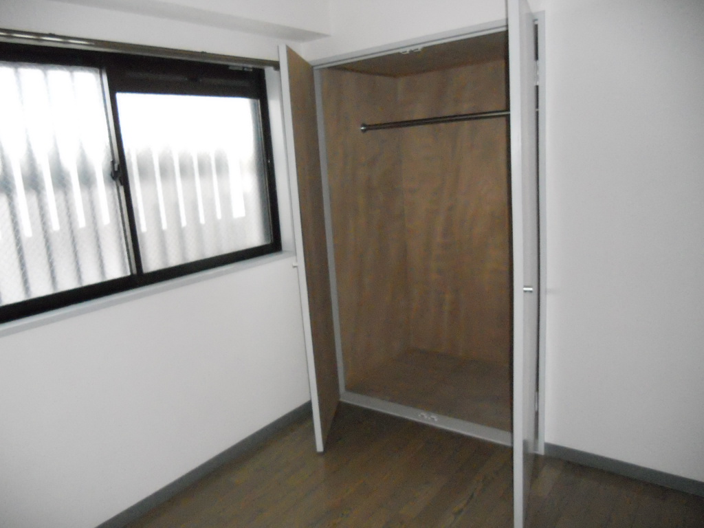 Receipt. 5.2 Pledge Western-style housing