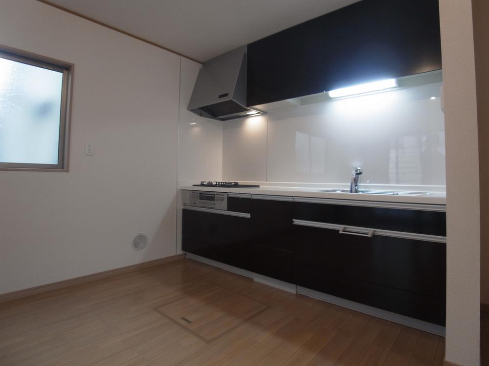 Kitchen. Indoor (11 May 2013) Shooting