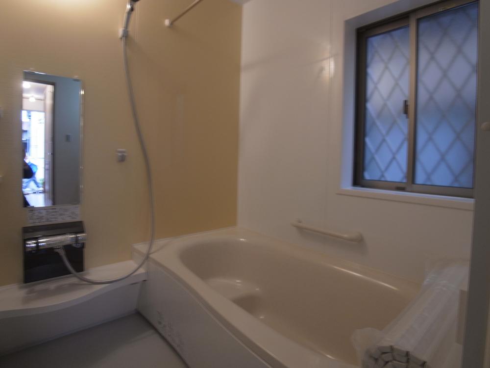 Bathroom. Indoor (11 May 2013) Shooting