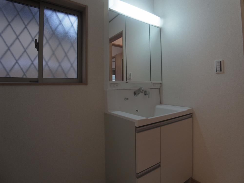 Wash basin, toilet. Indoor (11 May 2013) Shooting