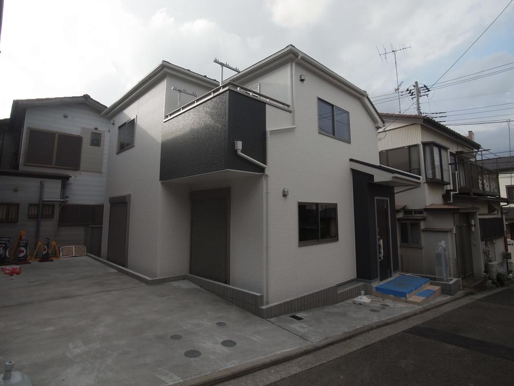 Local appearance photo. Local (11 May 2013) Shooting