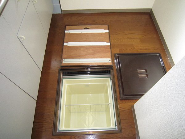 Kitchen. Underfloor storage of kitchen