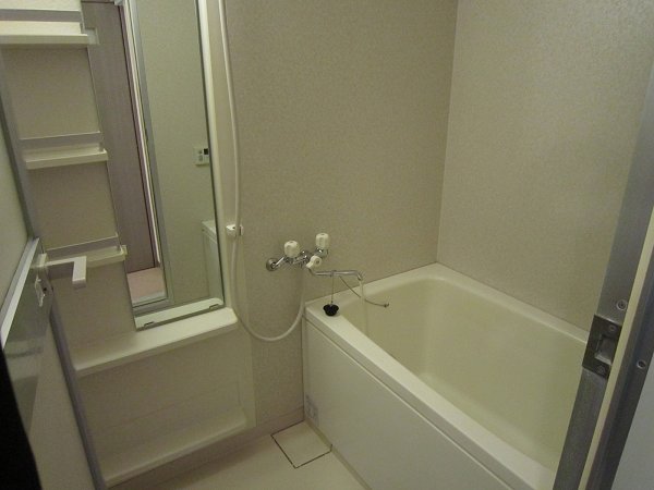 Bath. Commonplace reheating with bus