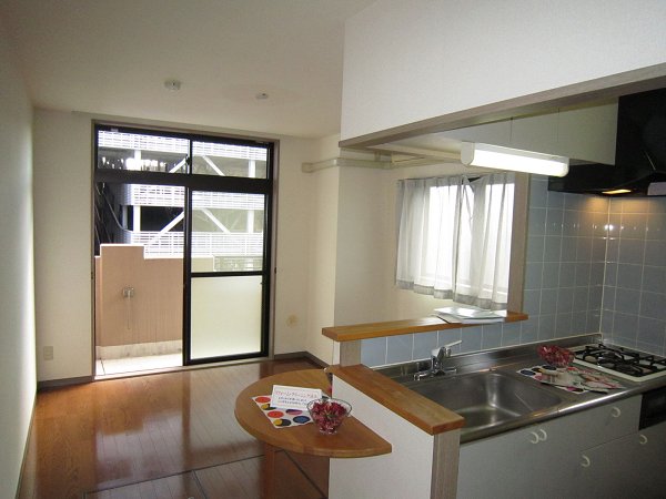 Living and room. It is a popular counter kitchen