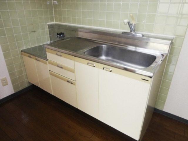 Kitchen. Please see local Come