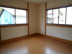 Living and room. 2 side lighting of the room