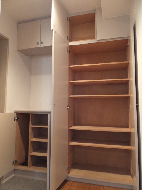 Entrance. Entrance storage