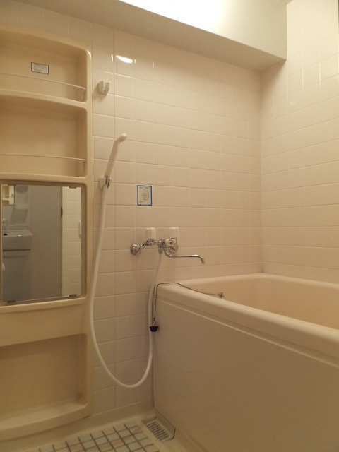 Bath. A clean bathroom