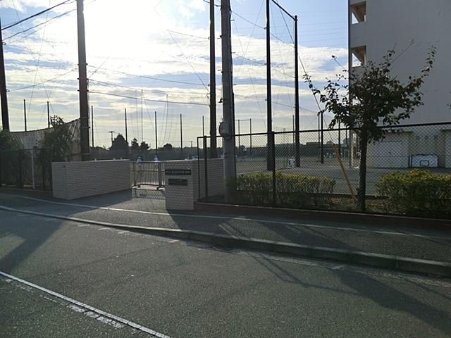 Junior high school. 900m to Yokohama Municipal Higashiyamata junior high school