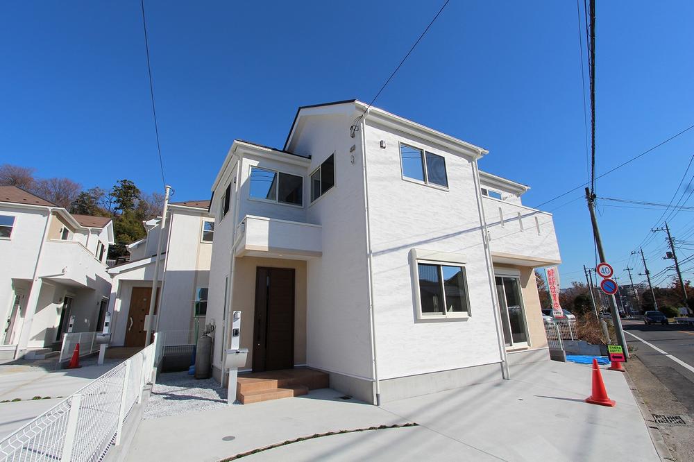 Local appearance photo. Local front road with a wide feeling of freedom