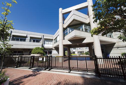 Primary school. Municipal Edahigashi until the first elementary school 860m